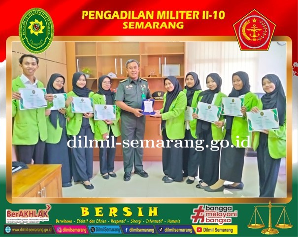 Mahasiswa Fakultas Hukum Universitas Islam Negri Walisongo Semarang berpamitan selesai magang di Pengadilan Militer II-10 Semarang